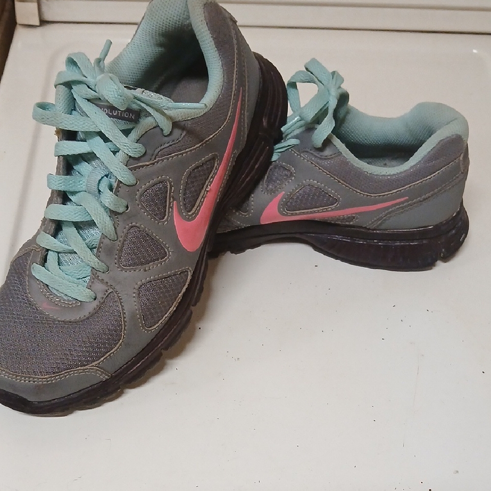 Nike Gray and Pink Athletic Shoes for Performance